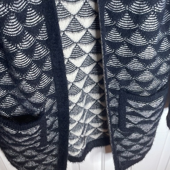 Molly Bracken Sweater from Front & Company (Vancouver, BC) - Picture 4 of 5